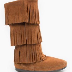 MINNETONKA FRINGE BOOTS